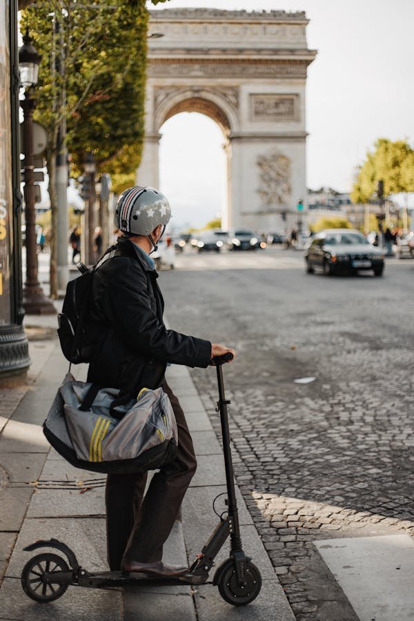 Le casque trottinette électrique : sécurité et style essentiels